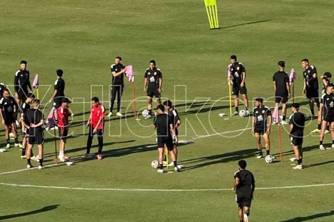 غموض بشأن التشكيل الأقرب.. يلا كورة يكشف كيف فرض ريبيرو السرية على مران الأهلي الختامي؟ (صور)